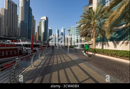 Dubai Marina bei Sonnenuntergang Stockfoto