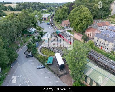 Luftaufnahme der Dampfeisenbahn (North Yorkshire Moors Railway) zur Pickering Station, Pickering, North Yorkshire, Großbritannien. Stockfoto