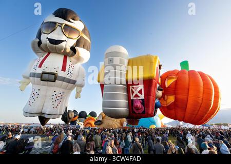 Albuquerque, USA. Oktober 2025 das Special Shapes Rodeo findet beim 53. Albuquerque Balloon Festival in Albuquerque, USA statt. Quelle: Mark Passmore/ Alamy Live News Stockfoto