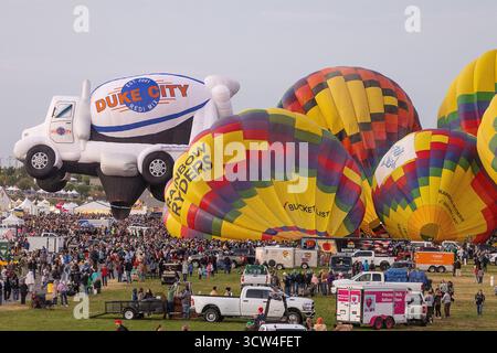 Albuquerque, USA. Oktober 2025 das Special Shapes Rodeo findet beim 53. Albuquerque Balloon Festival in Albuquerque, USA statt. Quelle: Mark Passmore/ Alamy Live News Stockfoto
