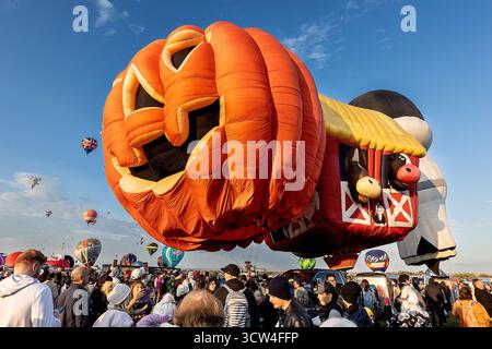 Albuquerque, USA. Oktober 2025 das Special Shapes Rodeo findet beim 53. Albuquerque Balloon Festival in Albuquerque, USA statt. Quelle: Mark Passmore/ Alamy Live News Stockfoto