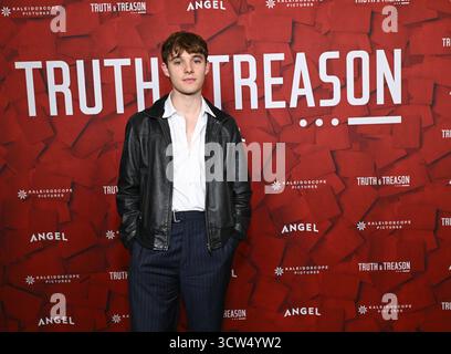 Los Angeles, USA. Oktober 2025. Ewan Horrocks kommt am 9. Oktober 2025 in Los Angeles, CA. © LISA OConnor/AFF-USA.com Credit: AFF/Alamy Live News zu „Truth & Verrat“ Special Screening bei AMC The Grove Stockfoto