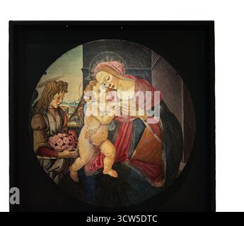 Jungfrau Maria und Kind, ein Gemälde aus dem 15. Jahrhundert, von der Schule Botticelli, im Muséee du Petit Palais, Avignon, Frankreich. Stockfoto