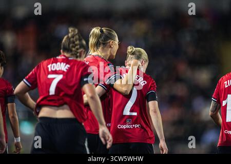 Manchester, Großbritannien. Oktober 2025. Fridolina Rolfo (12 Manchester United Women) und Anna Sandberg (2 Manchester United Women) feiern bei den Frauen Stockfoto