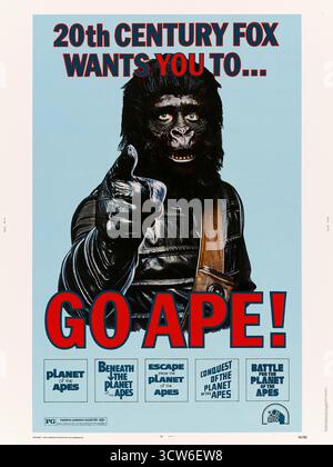 „Go Ape!“ Filmmarathon Planet of the Affen-Poster aus dem Jahr 1974, das die Wiederveröffentlichung aller fünf Originalfilme in ausgewählten Kinos anpreist. Foto eines Original-Posters aus dem Jahr 1974 (USA), das NUR FÜR REDAKTIONELLE ZWECKE VERWENDET WIRD. Quelle: BFA / 20th Century Fox Stockfoto