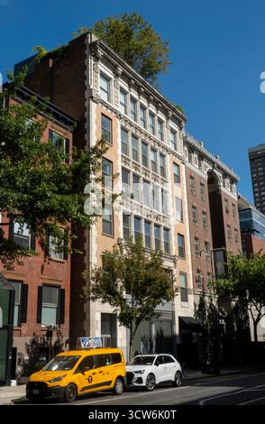 Das Park East ist ein luxuriöses Wohnhaus in Nomad an der E. 29th St., 2025, New York City, USA Stockfoto