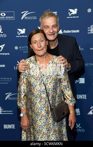 Heinrich Schafmeister mit Ehefrau Jutta Schafmeister bei der Verleihung des Deutschen Schauspielpreises 2025 im Hotel Pullman Berlin Schweizerhof. Berlin, 09.10.2025 *** Heinrich Schafmeister mit seiner Frau Jutta Schafmeister bei der Verleihung des Deutschen Schauspielpreises 2025 im Hotel Pullman Berlin Schweizerhof Berlin, 09 10 2025 Foto:XF.xKernx/xFuturexImagex schauspielrpreis 5093 Stockfoto