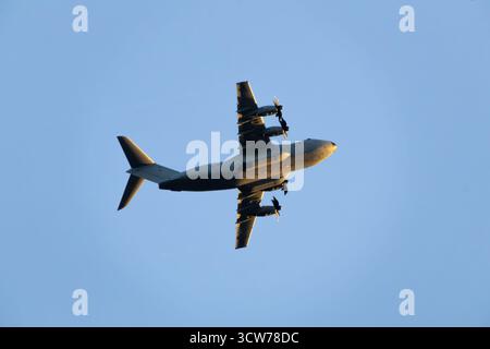 Limassol, Zypern, 09-30-2025 British RAF Airbus A400M Atlas flyng bei Akrotiri Sky Stockfoto