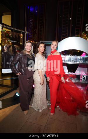 Deutscher Schauspielpreis 2025 Alexa Maria Surholt, Nadine Heidenreich und Esther Roling Empfang / Preshow Preisverleihung Deutscher Schauspielpreis 2025 im Pullmann Berlin Schweizerhof Hotel Berlin *** Deutscher Schauspielpreis 2025 Alexa Maria Surholt, Nadine Heidenreich und Esther Roling Empfang Preshow Preisverleihung Deutscher Schauspielpreis 2025 im Pullmann Berlin Schweizerhof Hotel Berlin Copyright: XEventpressxGabschx/xKochanx Stockfoto