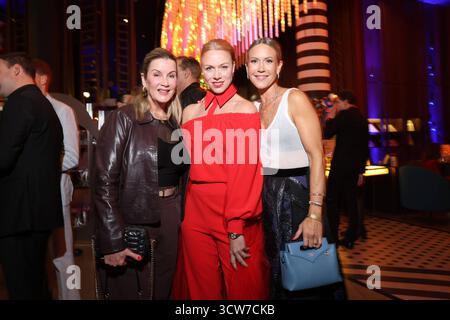 Deutscher Schauspielpreis 2025 Alexa Maria Surholt, Esther Roling und Wolke Hegenbarth Empfang / Preshow Preisverleihung Deutscher Schauspielpreis 2025 im Pullmann Berlin Schweizerhof Hotel Berlin *** Deutscher Schauspielpreis 2025 Alexa Maria Surholt, Esther Roling und Wolke Hegenbarth Empfang Preshow Preisverleihung Deutscher Schauspielpreis 2025 im Pullmann Berlin Schweizerhof Hotel Berlin Copyright: XEventpressxGabschx/xKochanx Stockfoto