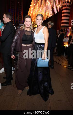 Deutscher Schauspielpreis 2025 Alexa Maria Surholt und Wolke Hegenbarth Empfang / Preshow Preisverleihung Deutscher Schauspielpreis 2025 im Pullmann Berlin Schweizerhof Hotel Berlin *** Deutscher Schauspielpreis 2025 Alexa Maria Surholt und Wolke Hegenbarth Empfang Preshow Preisverleihung Deutscher Schauspielpreis 2025 im Pullmann Berlin Schweizerhof Hotel Berlin Copyright: XEventpressxGabschx/xKochanx Stockfoto