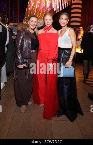 Deutscher Schauspielpreis 2025 Alexa Maria Surholt, Esther Roling und Wolke Hegenbarth Empfang / Preshow Preisverleihung Deutscher Schauspielpreis 2025 im Pullmann Berlin Schweizerhof Hotel Berlin *** Deutscher Schauspielpreis 2025 Alexa Maria Surholt, Esther Roling und Wolke Hegenbarth Empfang Preshow Preisverleihung Deutscher Schauspielpreis 2025 im Pullmann Berlin Schweizerhof Hotel Berlin Copyright: XEventpressxGabschx/xKochanx Stockfoto
