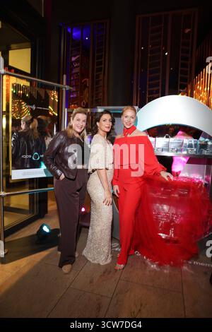 Deutscher Schauspielpreis 2025 Alexa Maria Surholt, Nadine Heidenreich und Esther Roling Empfang / Preshow Preisverleihung Deutscher Schauspielpreis 2025 im Pullmann Berlin Schweizerhof Hotel Berlin *** Deutscher Schauspielpreis 2025 Alexa Maria Surholt, Nadine Heidenreich und Esther Roling Empfang Preshow Preisverleihung Deutscher Schauspielpreis 2025 im Pullmann Berlin Schweizerhof Hotel Berlin Copyright: XEventpressxGabschx/xKochanx Stockfoto
