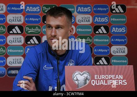 Tallin, Estland. Oktober 2025. Mattias Kait (Estland) Pressekonferenz vor dem Spiel während des Teams Italien - Pressekonferenz, Spiel der FIFA-Weltmeisterschaft in Tallin, Estland, 10. Oktober 2025 Credit: Independent Photo Agency/Alamy Live News Stockfoto