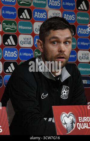 Tallin, Estland. Oktober 2025. Jurgen Henn (Allenatore Estland) Pressekonferenz Vorspiel während des Teams Italien - Pressekonferenz, Spiel der FIFA-Weltmeisterschaft in Tallin, Estland, 10. Oktober 2025 Credit: Independent Photo Agency/Alamy Live News Stockfoto