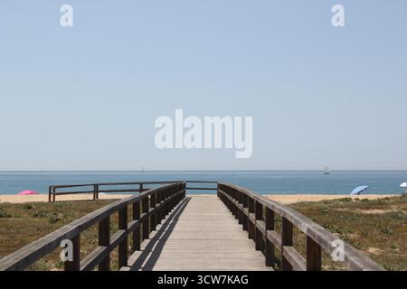 Armacao de Pera unterwegs, alleine spazieren an diesem wunderschönen Ort am Meer. Stockfoto