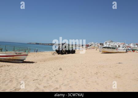 Armacao de Pera unterwegs, alleine spazieren an diesem wunderschönen Ort am Meer. Stockfoto