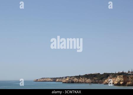 Armacao de Pera unterwegs, alleine spazieren an diesem wunderschönen Ort am Meer. Stockfoto