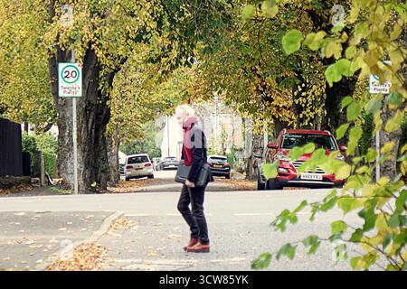 Glasgow, Schottland, Großbritannien. Oktober 2025. Wetter in Großbritannien: Der Herbst erscheint in der Stadt, da das kalte Wetter auf die Straßen im Zentrum der Stadt kommt. Credit Gerard Ferry/Alamy Live News Stockfoto