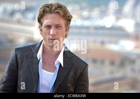 Rom, Italien. Oktober 2025. ROM, ITALIEN - 10. OKTOBER: Jeremy White nimmt am 10. Oktober 2025 im Hotel de La Ville an der Fotokonferenz „Springsteen: Deliver me from Nowhere“ Teil. Quelle: dpa/Alamy Live News Stockfoto