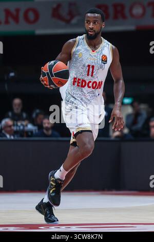 Mailand, Italien. Oktober 2025. Alpha Diallo #11 von AS Monaco in Aktion während des regulären Saisonspiels der Turkish Airlines EuroLeague 2025/26 in Runde 3 zwischen EA7 Emporio Armani Mailand und AS Monaco beim Unipol Forum in Mailand. Endergebnis EA7 Emporio Armani Mailand 79 | 82 AS Monaco Credit: dpa/Alamy Live News Stockfoto