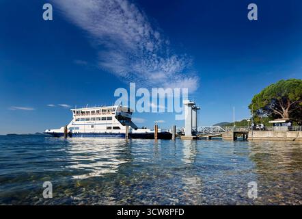 Autofähre in Toscolano Italien Stockfoto