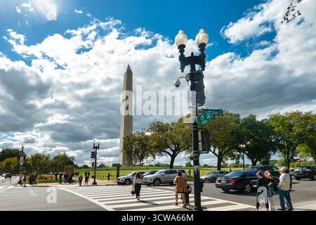 Washington, USA. Oktober 2025. WASHINGTON, DC - 10. OKTOBER: Kreuzung von 15th und Constitution in Washington, DC. (Foto: Tony Quinn/SipaUSA) Credit: SIPA USA/Alamy Live News Stockfoto
