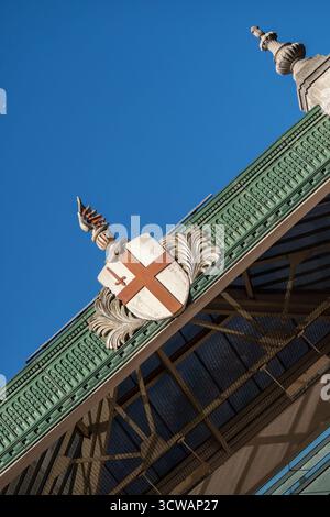 LONDON, Großbritannien - 16. SEPTEMBER 2018: City of London Wappen auf dem Spitalfields Market Stockfoto