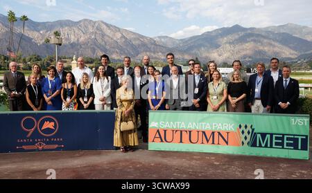 Los Angeles, Usa. Oktober 2025. Familienfoto, aufgenommen während des belgischen Reittages im Santa Anita Park, während einer Wirtschaftsmission an der Westküste der Vereinigten Staaten, am Freitag, 10. Oktober 2025. Die belgische Wirtschaftsmission in den USA findet vom 4. Bis 12. Oktober statt. BELGA FOTO BENOIT DOPPAGNE Credit: Belga News Agency/Alamy Live News Stockfoto
