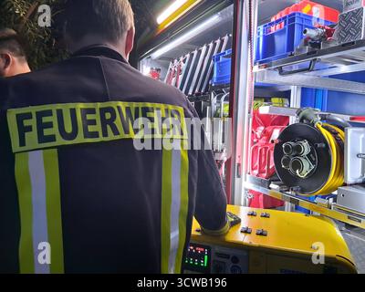 Feuerwehr-Blaulicht Feuerwehr in verschiedenen Bildern und Aktionen in Deutschland Feuerwehr-Blaulicht Feuerwehr in Deutschland *** Feuerwehr Blaulicht Feuerwehr in verschiedenen Bildern und Aktionen in Deutschland Feuerwehr Blaulicht Feuerwehr in Deutschland Stockfoto