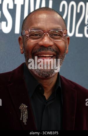 Sir Lenny Henry bei der britischen Premiere von Jay Kelly beim 69. BFI London Film Festival in der Royal Festival Hall. Stockfoto