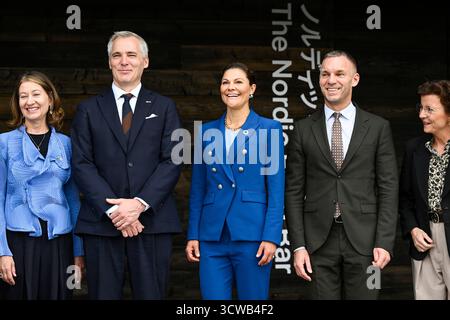 Viktoria Li, schwedische Botschafterin in Japan, anders Adlercreutz, finnischer Minister für Bildung und nordische Zusammenarbeit und Präsident des Nordischen Ministerrats, Kronprinzessin Victoria, schwedischer Minister für öffentliche Verwaltung Erik Slottner und Karen Ellemann, Generalsekretärin des Nordischen Ministerrats während des Besuchs des Nordischen Pavillons und des Nordischen Arktischen Tages auf der Expo 2025 Osaka in Japan, 11. Oktober 2025. Die schwedische Kronprinzessin Victoria ist vom 9. Bis 15. Oktober zu einem offiziellen Besuch in Japan. Foto: Jessica Gow/TT/Code 10070 dieser Text wird automatisch übersetzt Stockfoto