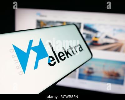 Deutschland. September 2025. In dieser Abbildung ist ein Smartphone mit dem Logo des mexikanischen Einzelhandelsunternehmens Grupo Elektra auf dem Bildschirm vor der Website zu sehen. (Credit Image: © Timon Schneider/SOPA Images via ZUMA Press Wire) NUR REDAKTIONELLE VERWENDUNG! Nicht für kommerzielle ZWECKE! Stockfoto