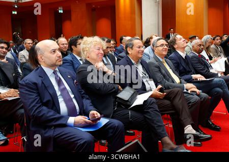 Ankit Mehta CEO, ideaForge, Prof. Dr. Gesine Schwan Präsident, Berlin Governance Platform, Dr. Vijay Chauthaiwale Mitglied National Executive der Bharatiya Janata Party BJP, Botschafter HE Ajit Gupte Indischer Botschafter in Deutschland, Michael Peter CEO Siemens Mobility, Dr. PKC Bose Managing Director Energo Energy beim German Indian Innovation Summit 2025 im AXICA Kongresszentrum Berlin. *** Ankit Mehta CEO, ideaForge, Prof Dr. Gesine Schwan Präsident, Berlin Governance Platform, Dr. Vijay Chauthaiwale Mitglied der Bharatiya Janata Party BJP, Botschafter HE Ajit Gupte Indischer Botschafter t Stockfoto