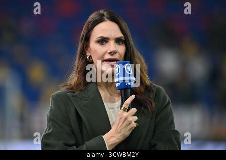 Sinsheim, Deutschland. Oktober 2025. Esther SEDLACZEK (ARD-Moderator), Einzelbild, zugeschnittenes Einzelmotiv, Porträt, Porträt, Hochformat. Internationales Fußballspiel, WM-Qualifikationsgruppe A Spieltag 7, Deutschland (DE) - Luxemburg (LU) 4-0 am 10. Oktober 2025, PreZero Arena Sinsheim. Quelle: dpa/Alamy Live News Stockfoto
