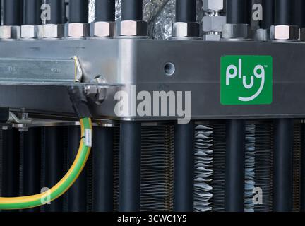 DEUTSCHLAND, Hamburg, Buetzberg Biogas- und Kompostierungsanlage des Hamburger Entsorgungsunternehmens, neue Wasserstoffanlage gebaut bei Vorwerk mit Elektrolyseur der amerikanischen Firma Plug Power Inc. Zur Herstellung von grünem Wasserstoff aus erneuerbaren Energien / DEUTSCHLAND, Biogas- und Kompostwerk Bützberg der Stadtreinigung Hamburg, Wasserstoff Elektrolyse Anlage gebaut von Friedrich Vorwerk Group SE mit Elektrolyseur der amerikanischen Firma Plug Power Inc., Herstellung von grünem Wasserstoff aus Überschußstrom aus erneuerbarer Energie wie Windkraft und Solar, der Wasserstoff wird im Biogaswerk für die biologis Stockfoto
