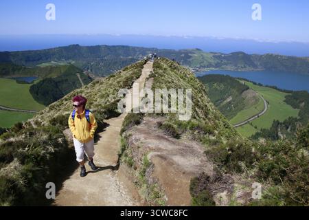 Aussichtspunkt Miradouro da Boca do Inferno - Blick auf Caldeira do Alferes, Sete Cidades, Sao Miguel, Azoren, Portugal Stockfoto
