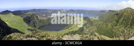 Aussichtspunkt Miradouro da Boca do Inferno - Blick auf Caldeira do Alferes, Sete Cidades, Sao Miguel, Azoren, Portugal Stockfoto