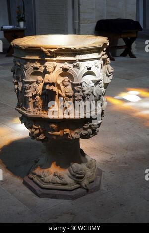 Taufbecken in der Klosterkirche von Kloster Loccum, Rehburg-Loccum, Niedersachsen Stockfoto