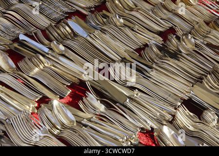 Sonntags Flohmarkt in der Straße des 17. Juni in Tiergarten, Berlin, Deutschland Stockfoto