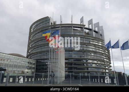 Europäische Länder Flagge vor dem Sitz des Europäischen Parlaments in Straßburg (Frankreich) Stockfoto