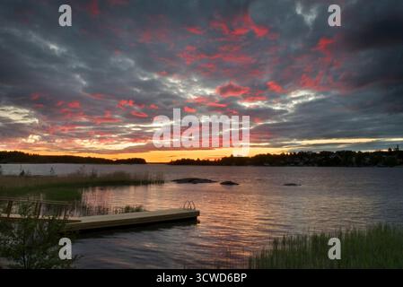 Sonnenuntergang über dem Bottnischen Golf in Rauma, Finnland Stockfoto
