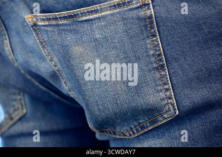 Blaue Jeans mit Nahaufnahme der Gesäßtasche Stockfoto