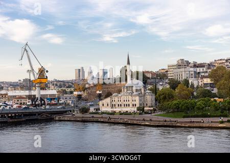 Istanbul Türkei 24. September 2024; die Sokollu Mehmet Pascha Moschee (Azapkapi Moschee), eine osmanische Moschee von Sinan in der Nähe der Brücke von Atatürk, B. Stockfoto