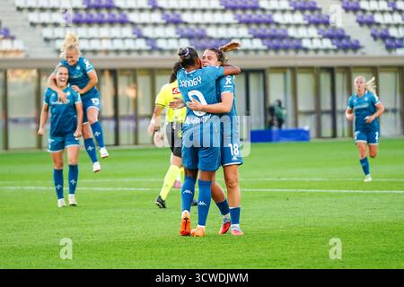 Emma Strom Snerle (Fiorentina femminile) erzielte ein Tor und feierte mit Teamkollegen beim ACF Fiorentina vs Inter - FC Internazionale, italienisches Fußball Serie A Frauen-Spiel in Bagno a Ripoli (FI), Italien, 11. Oktober 2025 Stockfoto