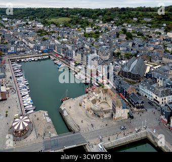 Luftaufnahme des Hafens in Honfleur, Departement Calvados, Normandie, Frankreich Stockfoto