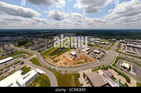 Drone mit Blick auf Wendell, die Vororte von North Carolina und die historische Innenstadt Stockfoto