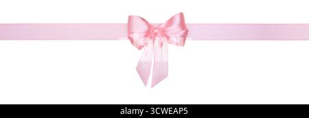 Rosafarbene Schleife und Farbband isoliert auf weißem Hintergrund, Schnittpfad enthalten Stockfoto