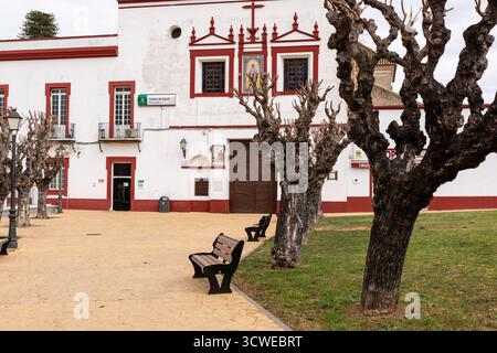 Ein Foto des Eingangs zum Gesundheitszentrum Barrio Alto in Sanlúcar de Barrameda, Spanien, das von den andalusischen Gesundheitsdiensten betrieben wird. Stockfoto