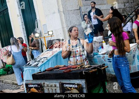 Lissabon, Portugal - 21. Juni 2025: Santos Populares in Alfama Stockfoto